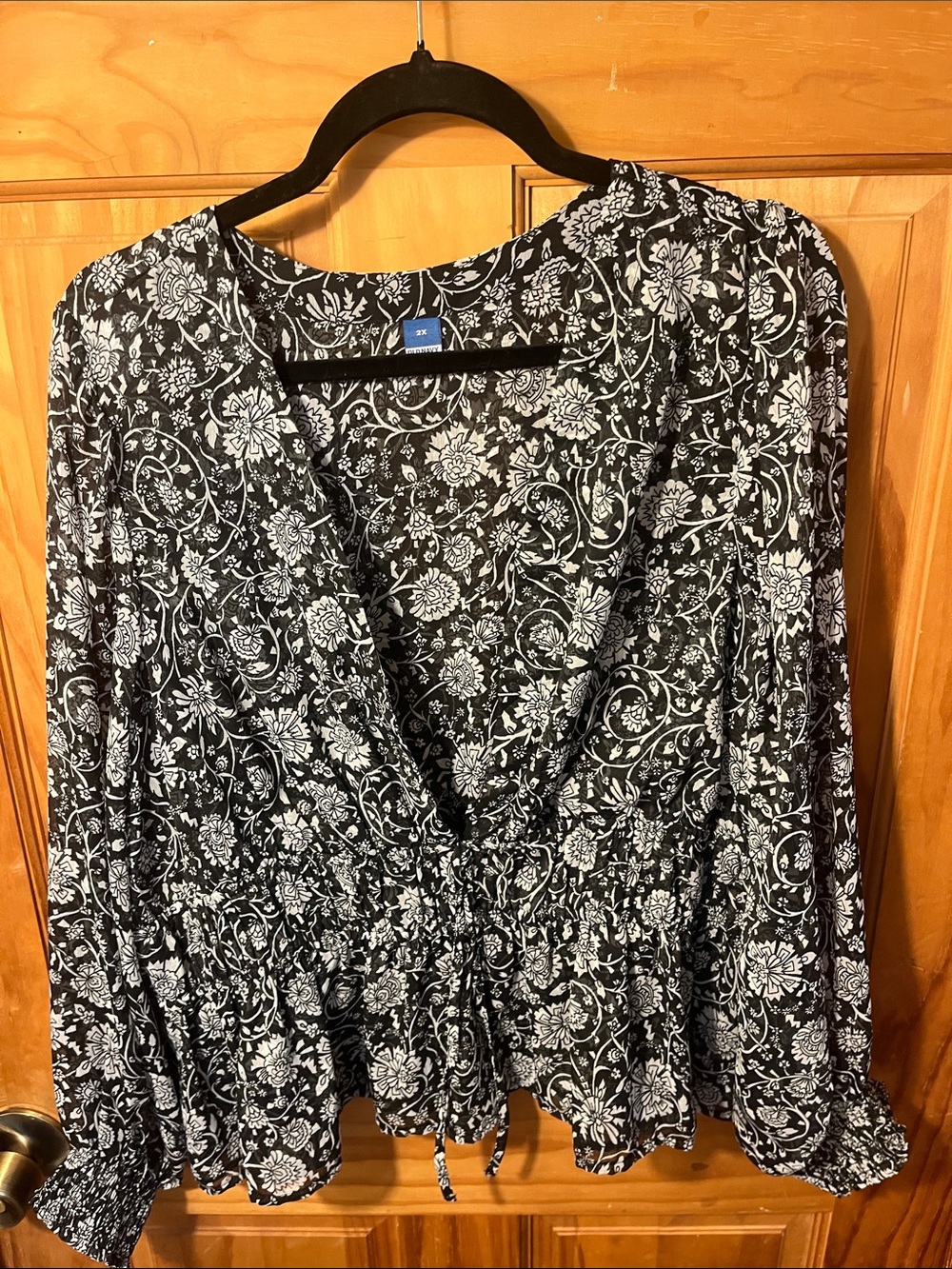 Old Navy V-Neck blouse